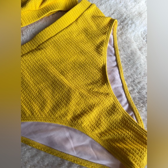 Women’s Plus Size Ribbed Two-Piece Bikini Set - Picture 2 of 7